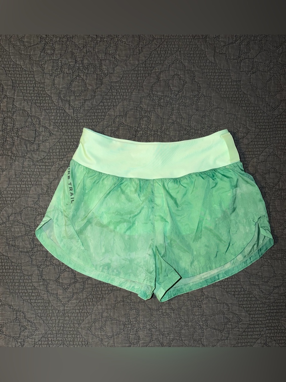 Nike Dri-FIT Trail Repel Mid-Rise 3'' Short Women Vapor Green Size-M